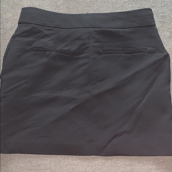 Babaton mini skirt - Picture 2 of 3